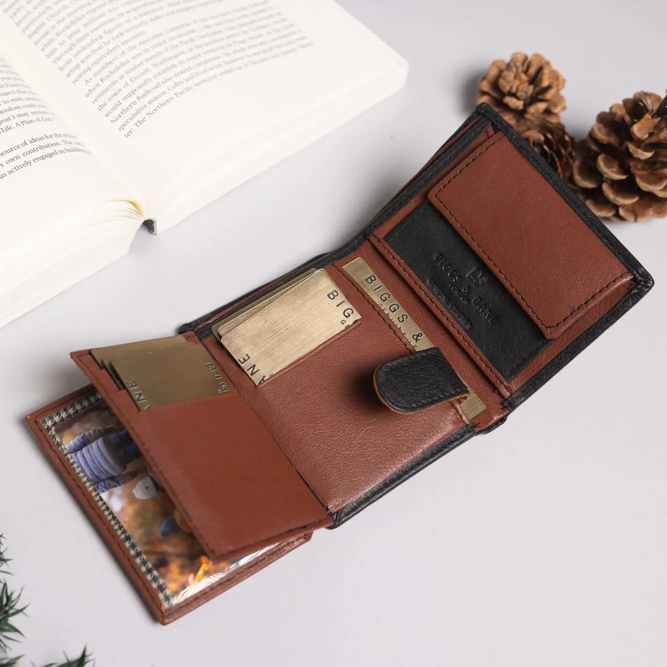 Cooper Allan Biggs & Bane Men's Trifold Black & Brown Leather Wallet