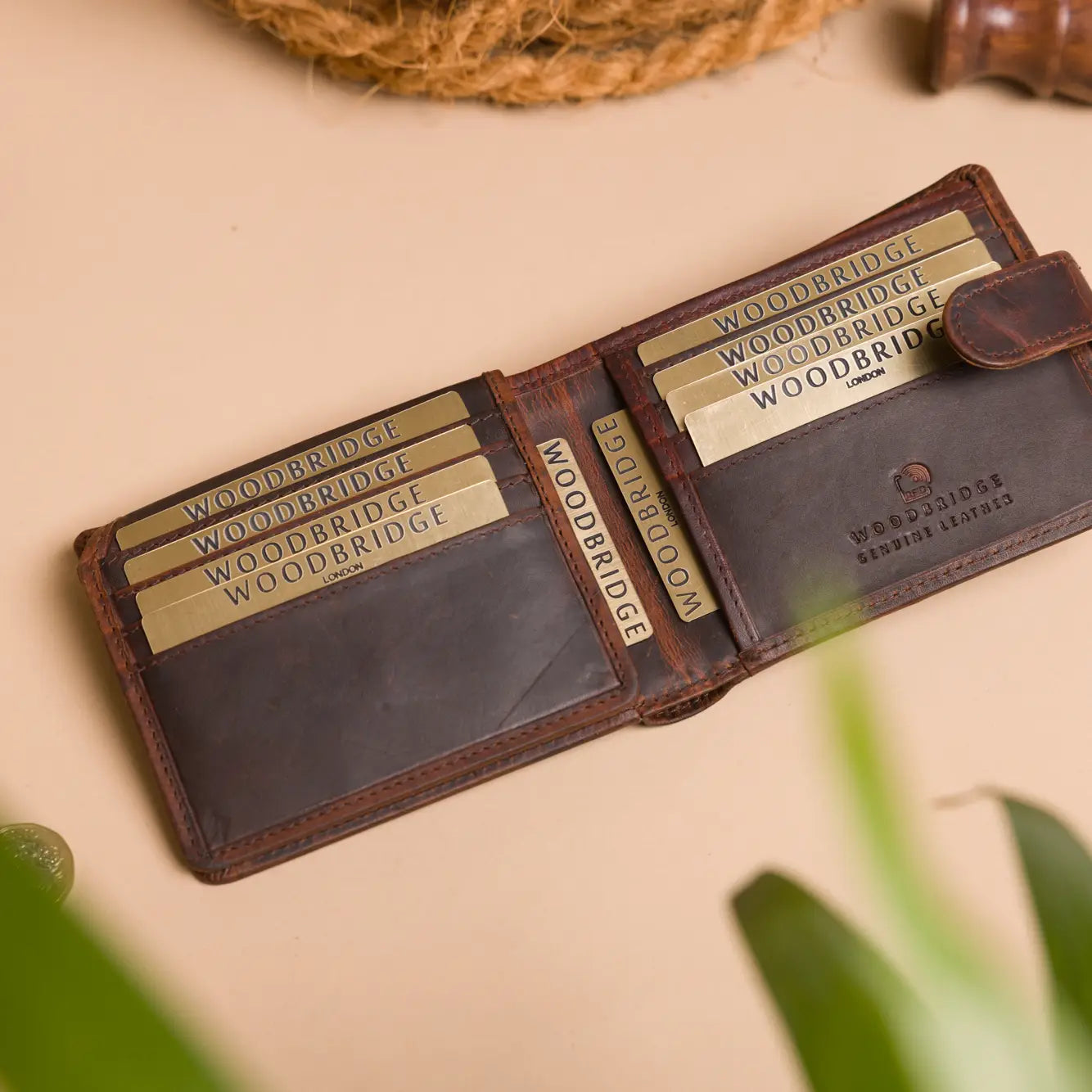 Cooper Allan Woodbridge Men's Bifold Brown Oily Leather Wallet