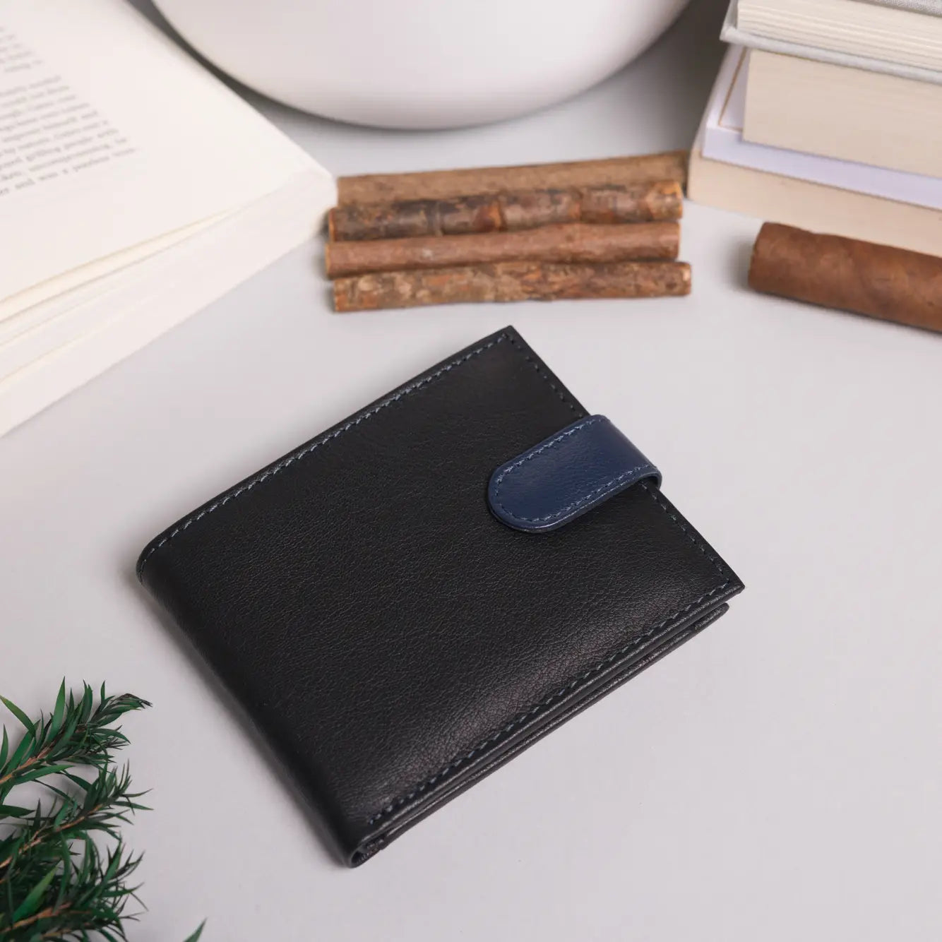Cooper Allan Biggs & Bane Men's Bifold Black & Navy Leather Wallet with Tab Coin Pocket